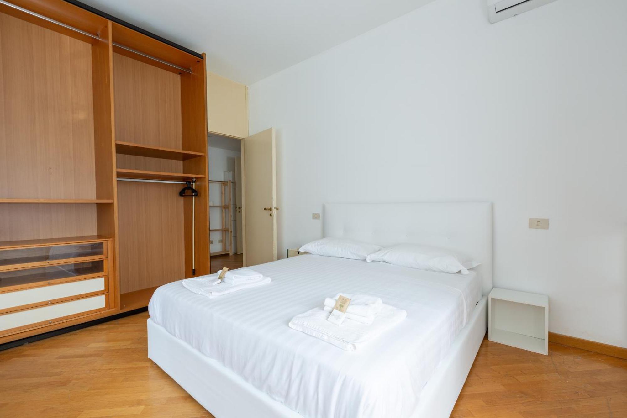 Lorenteggio Large Flat Appartement