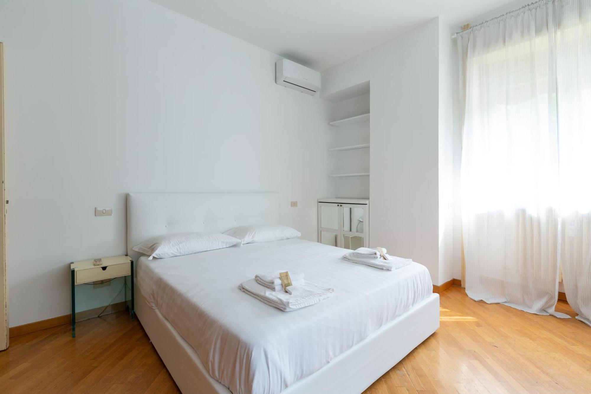 Lorenteggio Large Flat Appartement *