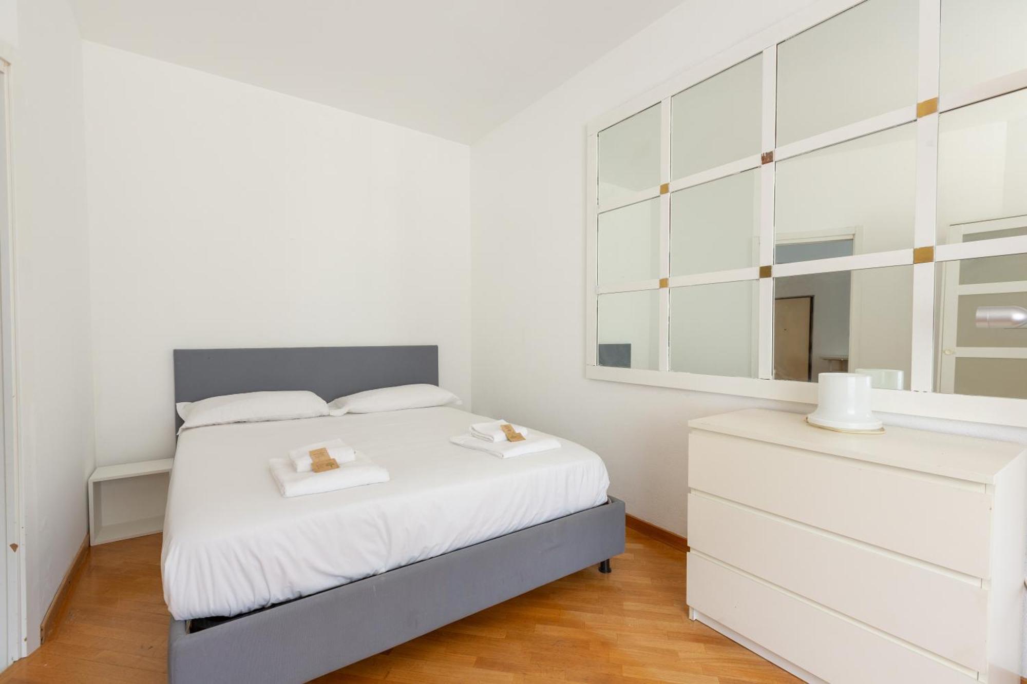 Lorenteggio Large Flat Appartement