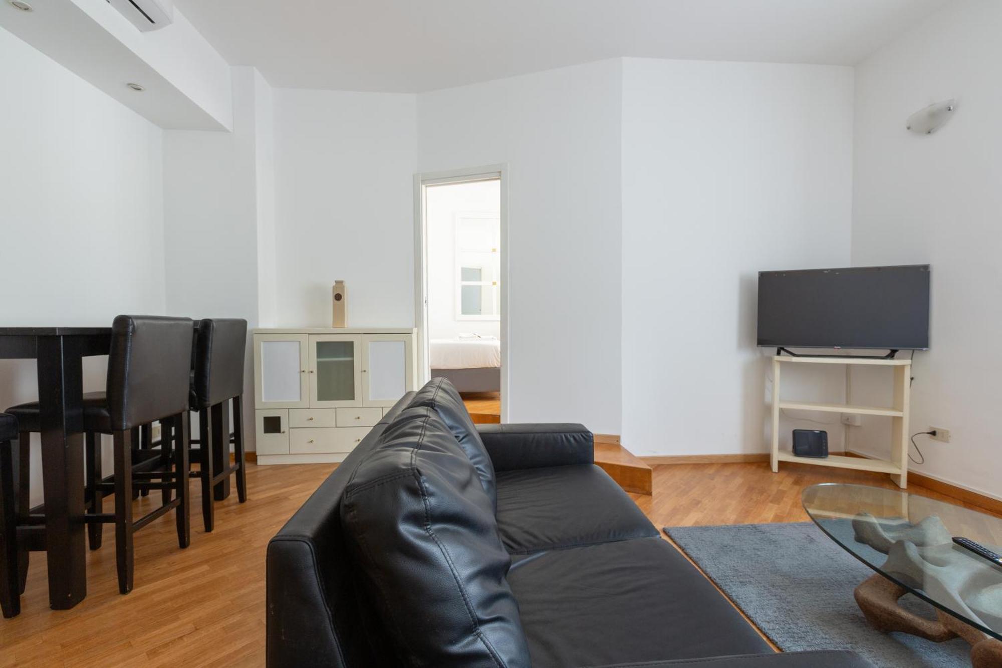 Apartment Lorenteggio Large Flat